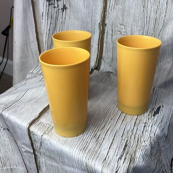 Vintage Tupperware Tumblers Set of Three Yellow - Picture 4 of 5